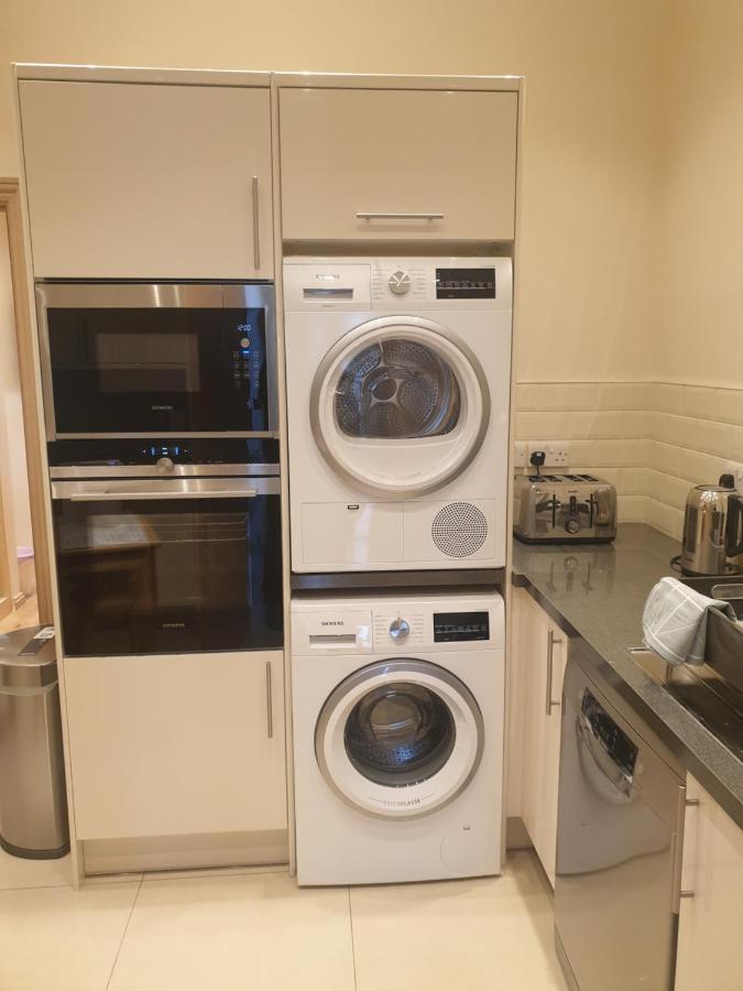 London Luxury Apartments 3 Bedroom Sleeps 8 With 3 Bathrooms 4 Mins Walk To Tube Free Parking Ilford Zewnętrze zdjęcie