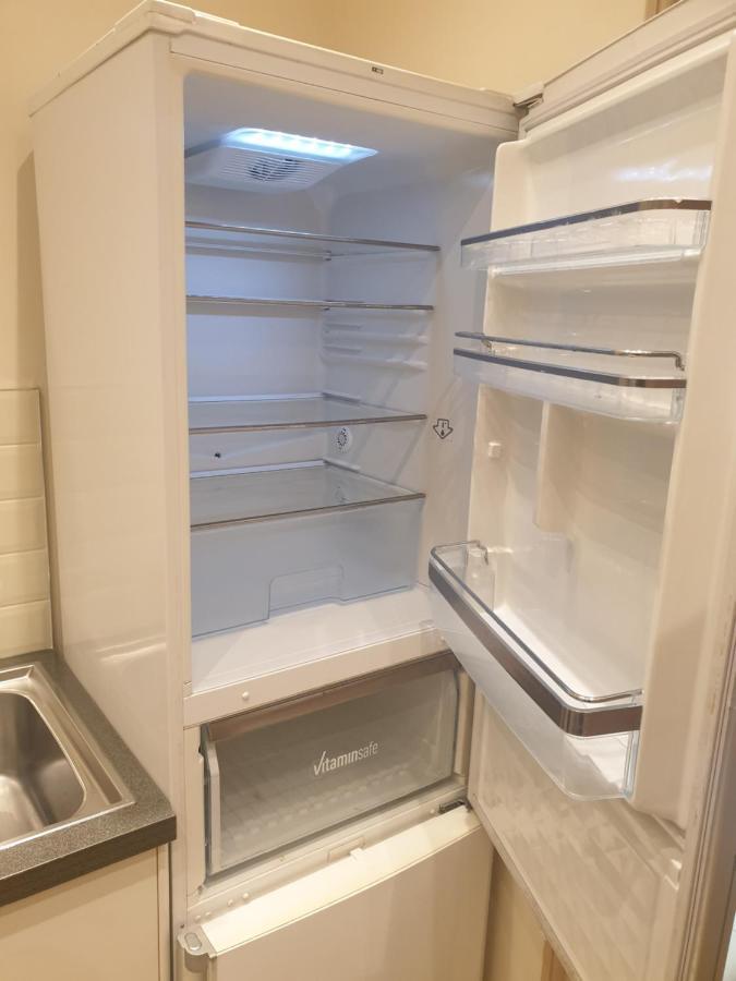 London Luxury Apartments 3 Bedroom Sleeps 8 With 3 Bathrooms 4 Mins Walk To Tube Free Parking Ilford Zewnętrze zdjęcie