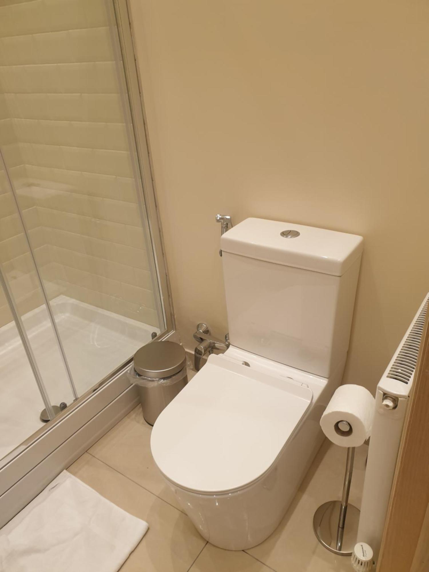London Luxury Apartments 3 Bedroom Sleeps 8 With 3 Bathrooms 4 Mins Walk To Tube Free Parking Ilford Zewnętrze zdjęcie