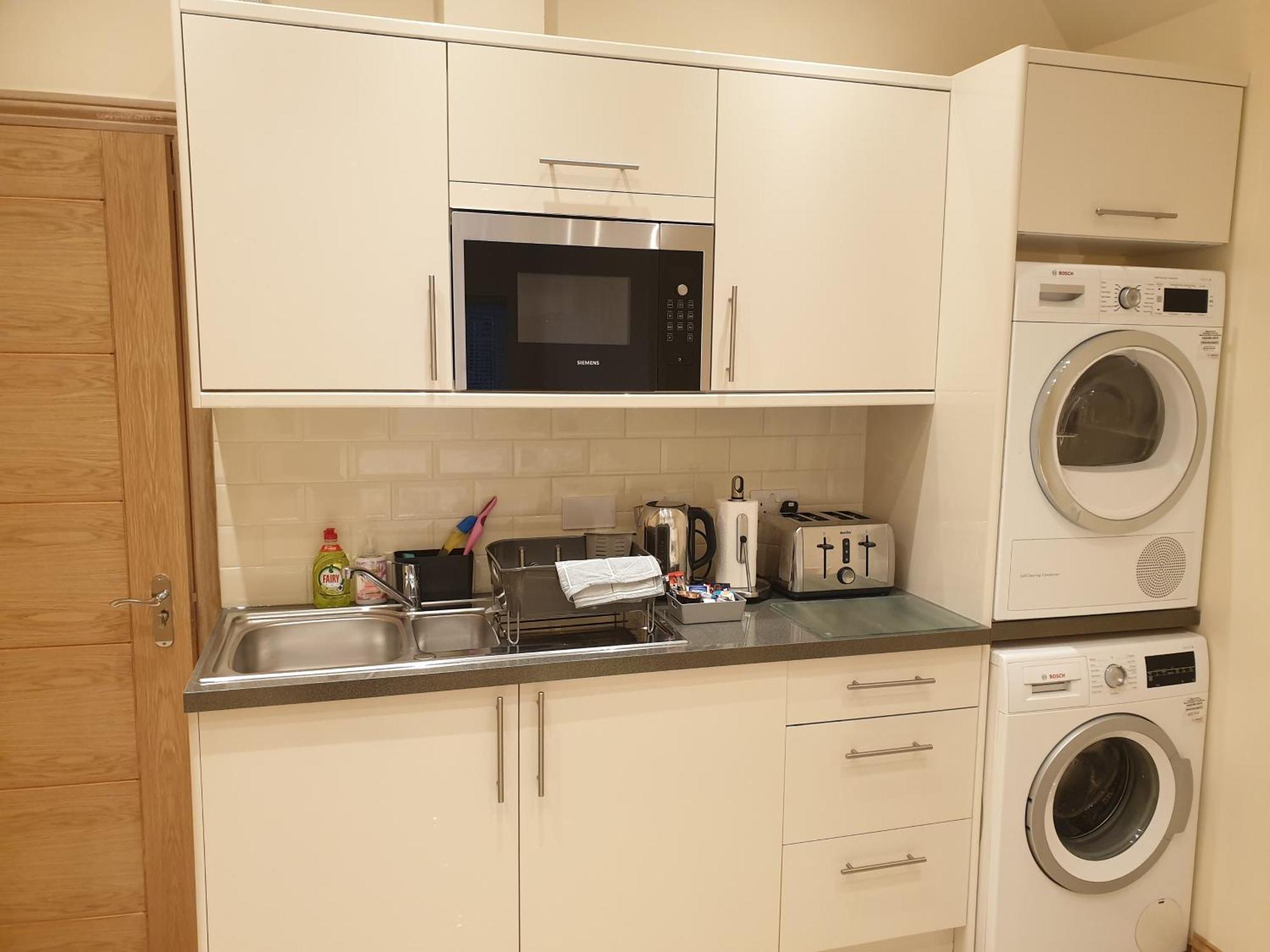 London Luxury Apartments 3 Bedroom Sleeps 8 With 3 Bathrooms 4 Mins Walk To Tube Free Parking Ilford Zewnętrze zdjęcie
