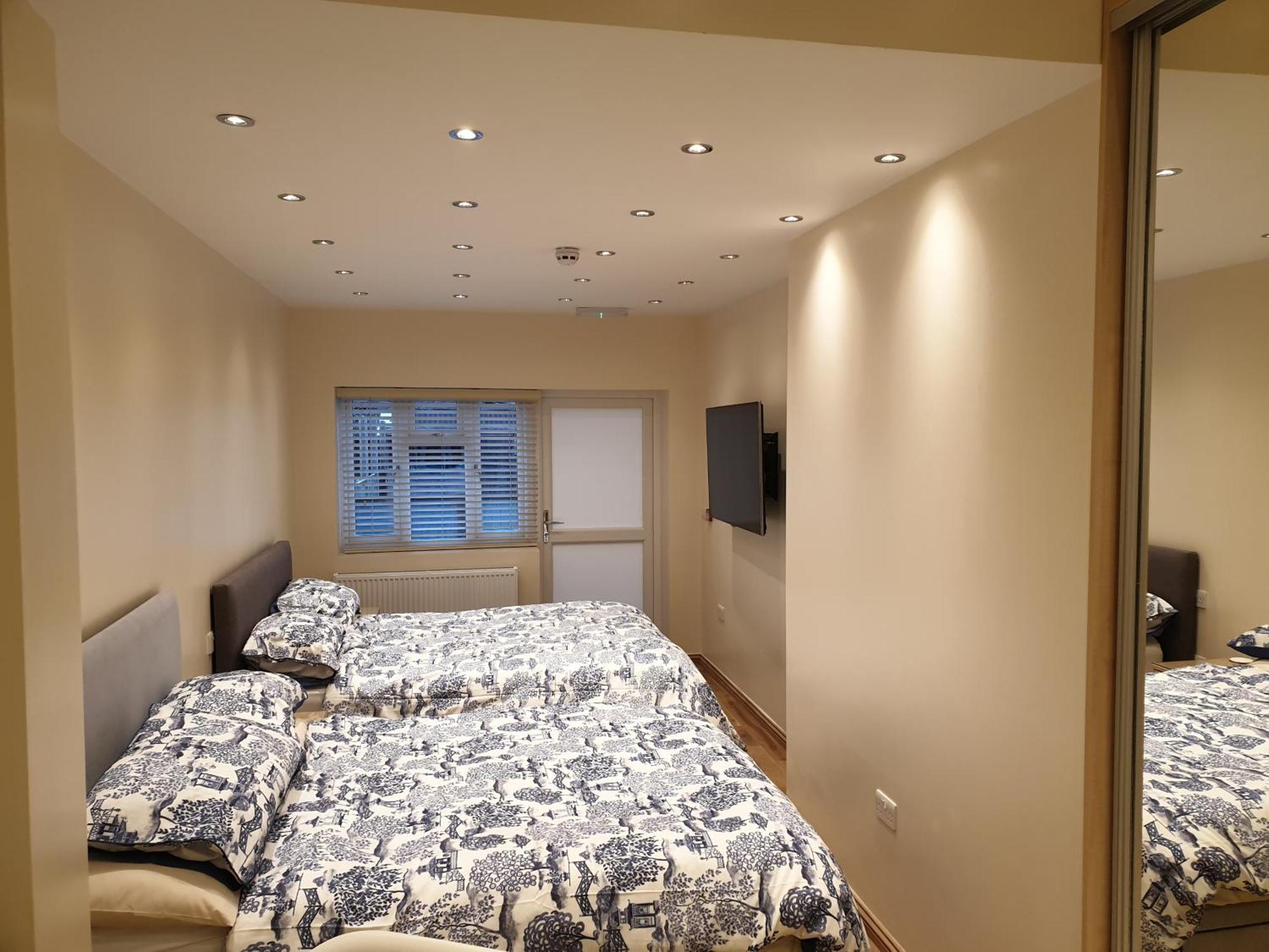 London Luxury Apartments 3 Bedroom Sleeps 8 With 3 Bathrooms 4 Mins Walk To Tube Free Parking Ilford Zewnętrze zdjęcie