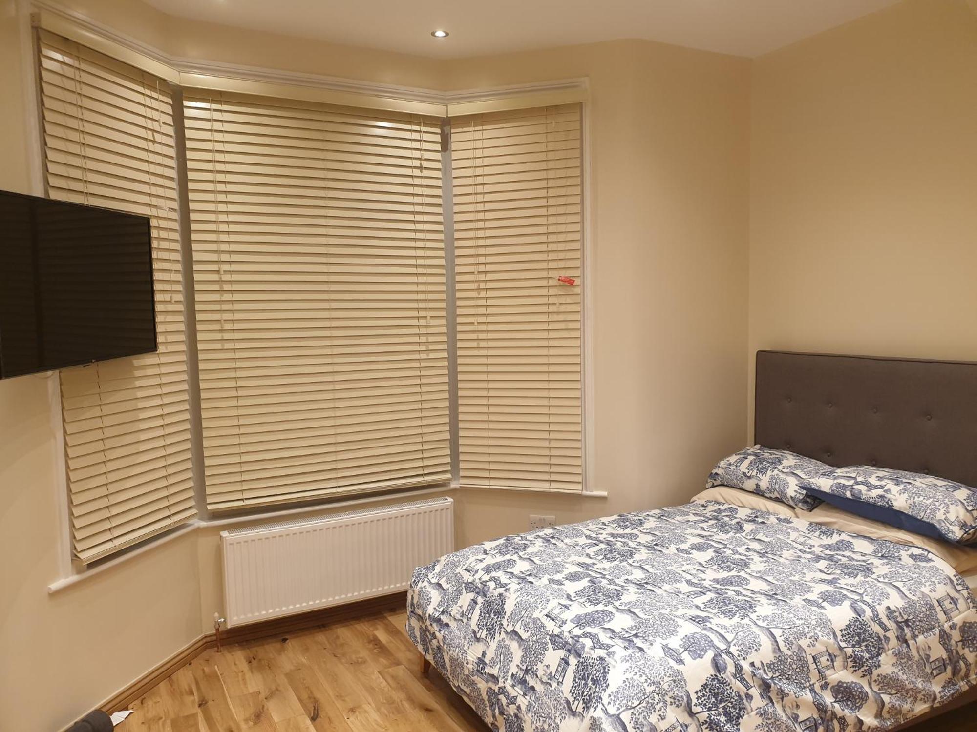 London Luxury Apartments 3 Bedroom Sleeps 8 With 3 Bathrooms 4 Mins Walk To Tube Free Parking Ilford Zewnętrze zdjęcie