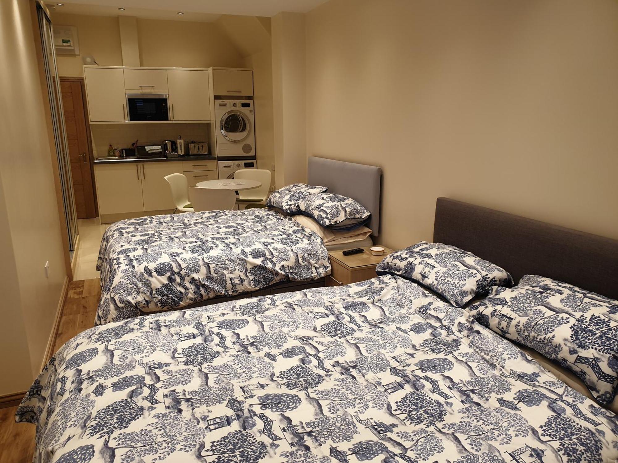 London Luxury Apartments 3 Bedroom Sleeps 8 With 3 Bathrooms 4 Mins Walk To Tube Free Parking Ilford Zewnętrze zdjęcie